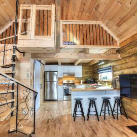 The Cozy Log Cabin with Private Hot Tub