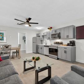 Park Shore Suites Unit 7