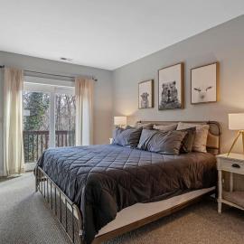 The Sherwood - Modern Log Cabin, Fireplace, Pool Table, and Mountain Views!