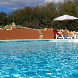Ancien moulin avec piscine, terrasse, jardin privatif et petite île - près des étangs de la Brenne
