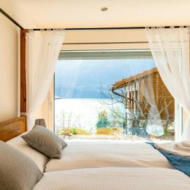 Luxury Lakeview Chalet with AC & SPA near Interlaken, hotel i Niederried