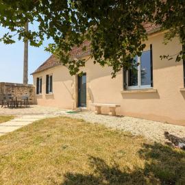 Charmante maison avec jardin, proche de George Sand, circuit auto, hippodrome, plans d'eau et nature. - FR-1-591-320 – hotel w mieście Thevet-Saint-Julien