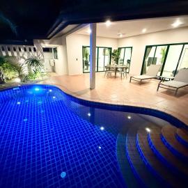 Newly Renovated - 2 Bedroom - Private Pool Villa, Pattaya City Centre