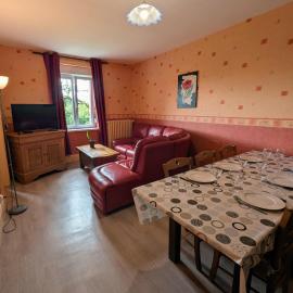 Appartement rénové au pied des Mille Étangs, 3 chambres - FR-1-583-410, hotel u gradu 'Mélisey'