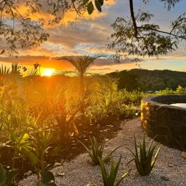 Refugio del Ocaso - neues Teak-Haus mit Garten, hotel in Hojancha