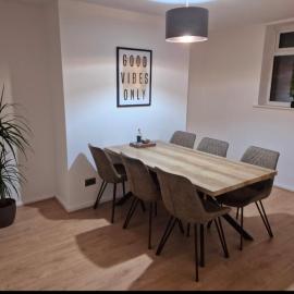 Cosy 2 Bedroom Macclesfield House, hotel in Macclesfield