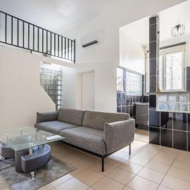 Loft "Alain" at 15 min Paris 30 min Disney Parking Air conditionner, hotel in Neuilly-Plaisance