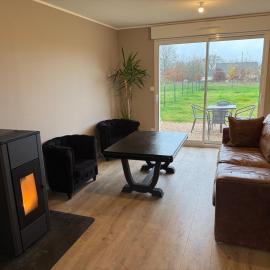 Maison neuve proche Dole - Forêt de Chaux, hotel u gradu 'Dole'