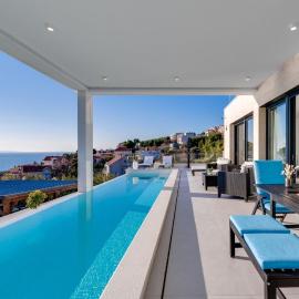 Villa Lemon, 3 Bedrooms, 4 Baths, Infinity Pool, Whirlpool, Cinema room, Sea view, hotel v destinaci Jesenice