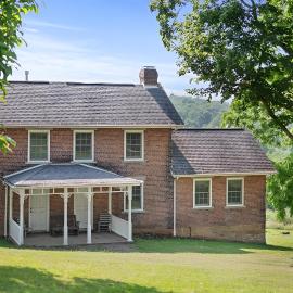 Serene 6BR country home on 325 acres ATV for rent, готель у місті Burgettstown