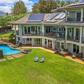 Luxury family home , walk to beach, Pool & Spa, hotel sa Koloa