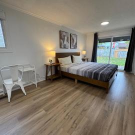 North Barrie !B Stylish and Spacious Private Bedroom with Shared Bathroom