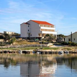 Apartments by the sea Kustici, Pag - 4087, hotel in Zubovići