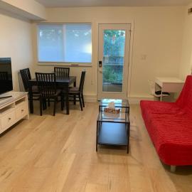 Modern 2-Bedroom suite, hotel v mestu Burnaby