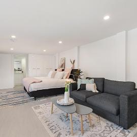 Comfy Studio near Racecourse, Dining & CBD Trains, hotell sihtkohas Carnegie