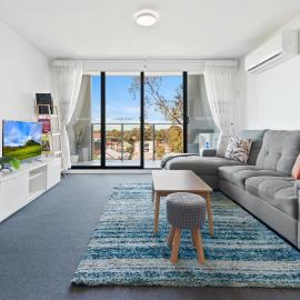 Executive and Spacious Apartment with Balcony