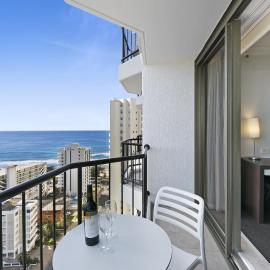 Ocean View 2-Bed Studio In the Heart of Surfers, hotel in Gold Coast