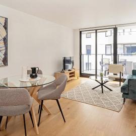 Idyllic 1-Bed Near Popular Shopping Streets