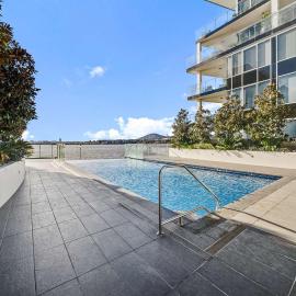 Canberra Lakefront 2-Bed with Gym & Parking