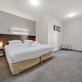 Comfy 2-Bed Near the Lake with Secure Parking