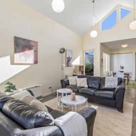 Gorgeous 2-Bed Victorian Home in Artsy Suburb