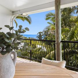 Beachside 4-Bed Retreat with Study Nook & Views, hotel in Coolum Beach
