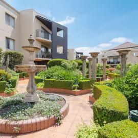 Sleek 2-Bed Apartment in Vibrant Kingston