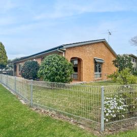 4-Bed Beach House with Garden & Alfresco Dining