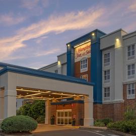 Hampton Inn & Suites by Hilton Plymouth, hotel u gradu Plimut
