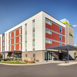 Home 2 Suites By Hilton Jackson، فندق في جاكسون