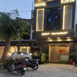 Hotel Surya Family Restaurant, hotel a Akbarpur