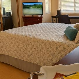 Stallion Crest Suite with TV and private bathroom, hotel u gradu 'Hemet'
