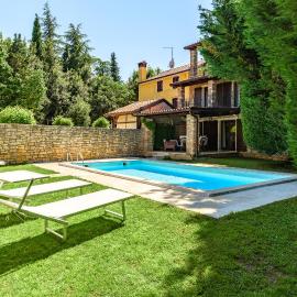 Villa Anthony with 3 br and private pool near Umag, hotel u gradu Materada