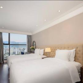 2 Bedroom Luxury Condo Free Airport pick up: Da Nang şehrinde bir otel