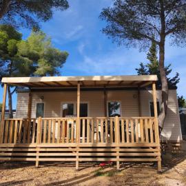 Bungalow proche mer CARRY LE ROUET, hotel in Carry-le-Rouet