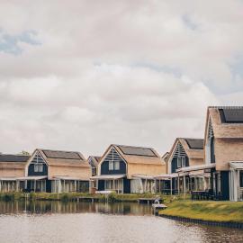 Luxury Waterfront Villa in Heeg for 6 Guests with Private Dock & Direct Access to the Heegermeer