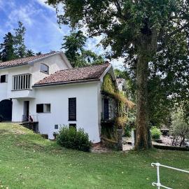Luxury Lakefront Villa on Lake Maggiore with Private Beach, khách sạn ở Cerro Lago Maggiore