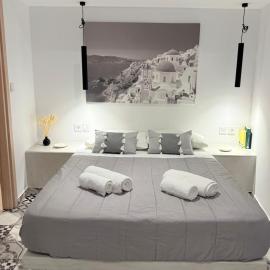 Fira Basement Studios, hotel u Firi