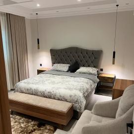 Modern Suite - Bedroom and Setting room With Self Check-in