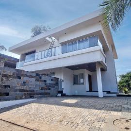 Jāmb में, होटल Gardenia Villa by Ovi Resort