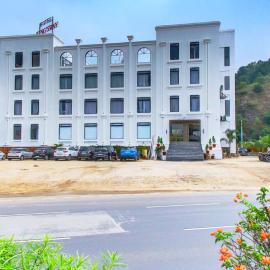 KING'SWAY Hotel & Resort, ξενοδοχείο σε Dūngarpur