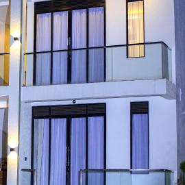 Serene 1bed, 1bath studio Apartment, hotel in Mbarara