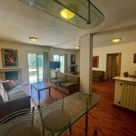 Kfardebian में, होटल 4-Bedroom chalet for Ski and Summer