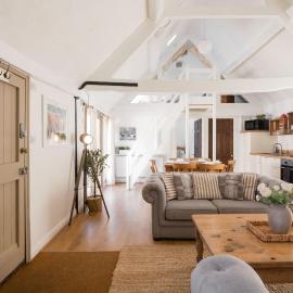 Relaxing Cotswolds Farm Stay - Near Burford - The Parlour, hotel em Lechlade