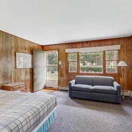 King Birch Lake Home, Unit 2, Hotel in Alton