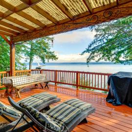 Waterfront Hood Canal Home w/ Pool Table!, hotel in Brinnon