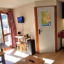 Appartement rénové au cœur d'Arêches-Beaufort, proche pistes, balcon plein sud, piscine, pour 4 pers. - FR-1-342-167