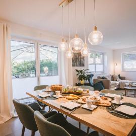 Modernes Neubau-Haus Lübeck - Garten, Terrasse, Parkplatz: Lübeck şehrinde bir otel