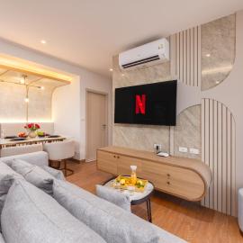 Suite Avila 2BR Gym Pool Close to Beach, hotelli kohteessa Laguna Phuket