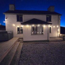 Cwm Uchaf Holiday Home, hot tub and horse view!, Hotel in Abergele